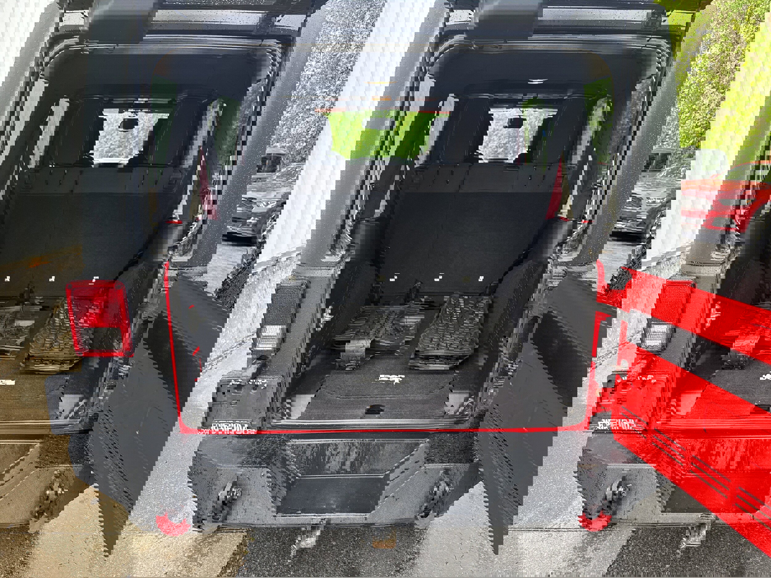 Used 2015 Jeep Wrangler Unlimited Rubicon w/ Connectivity Group AWD/4WD image 11