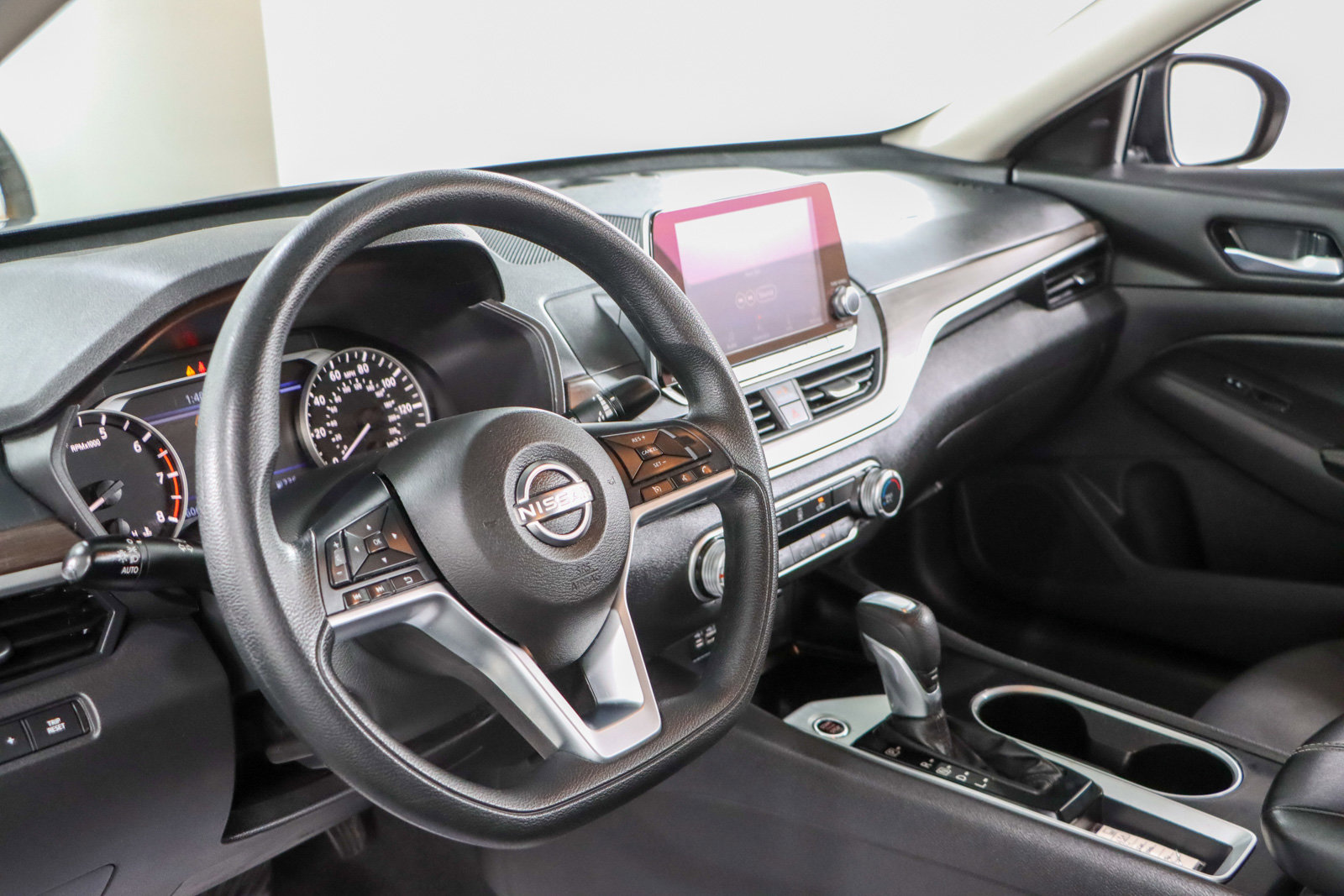 Used 2024 Nissan Altima 2.5 SV image 22