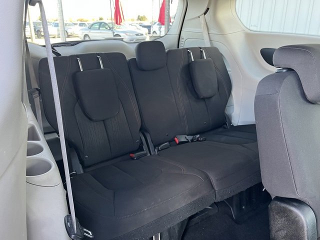 Used 2018 Chrysler Pacifica LX image 41