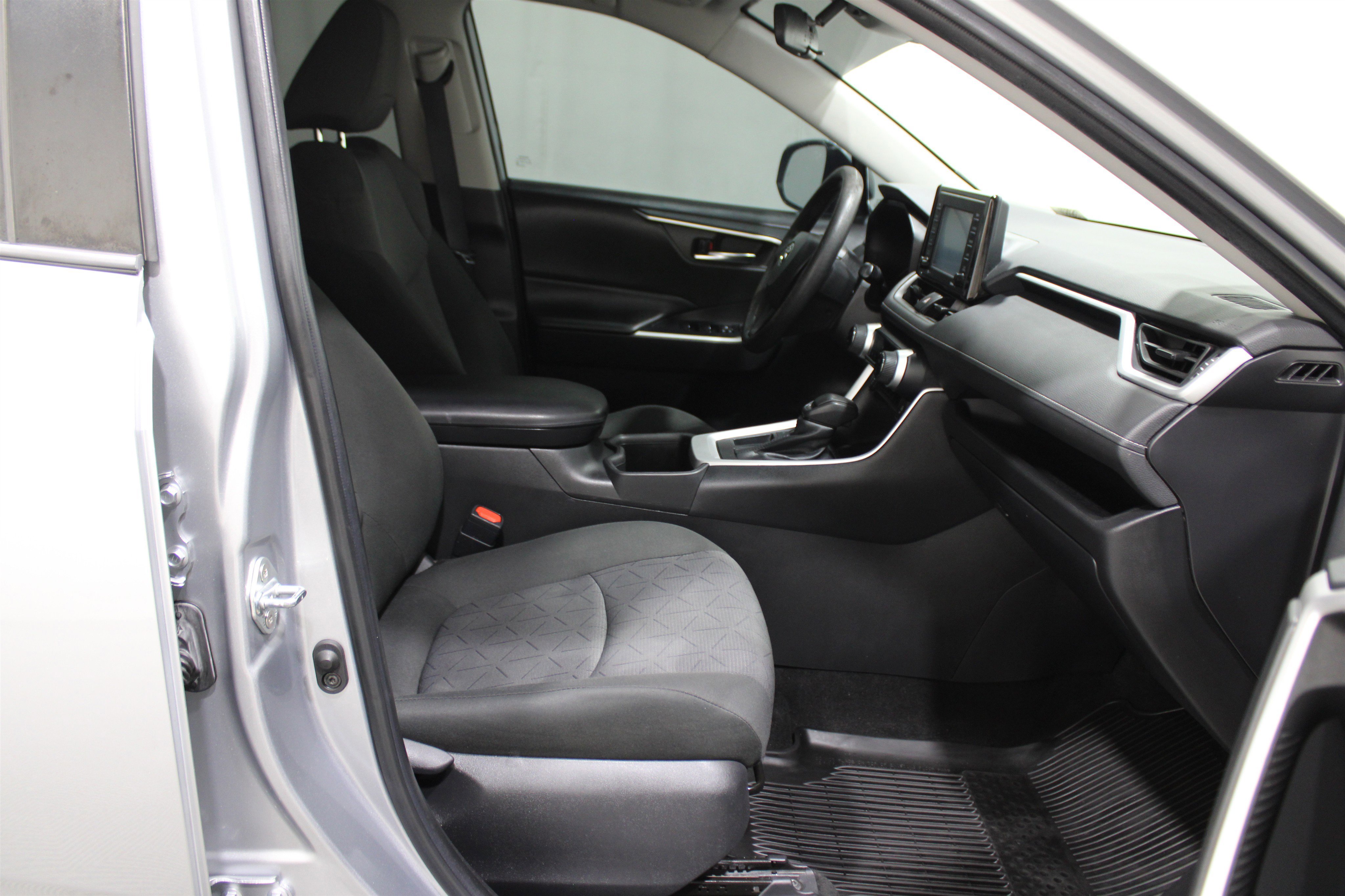 Used 2022 Toyota RAV4 XLE image 27