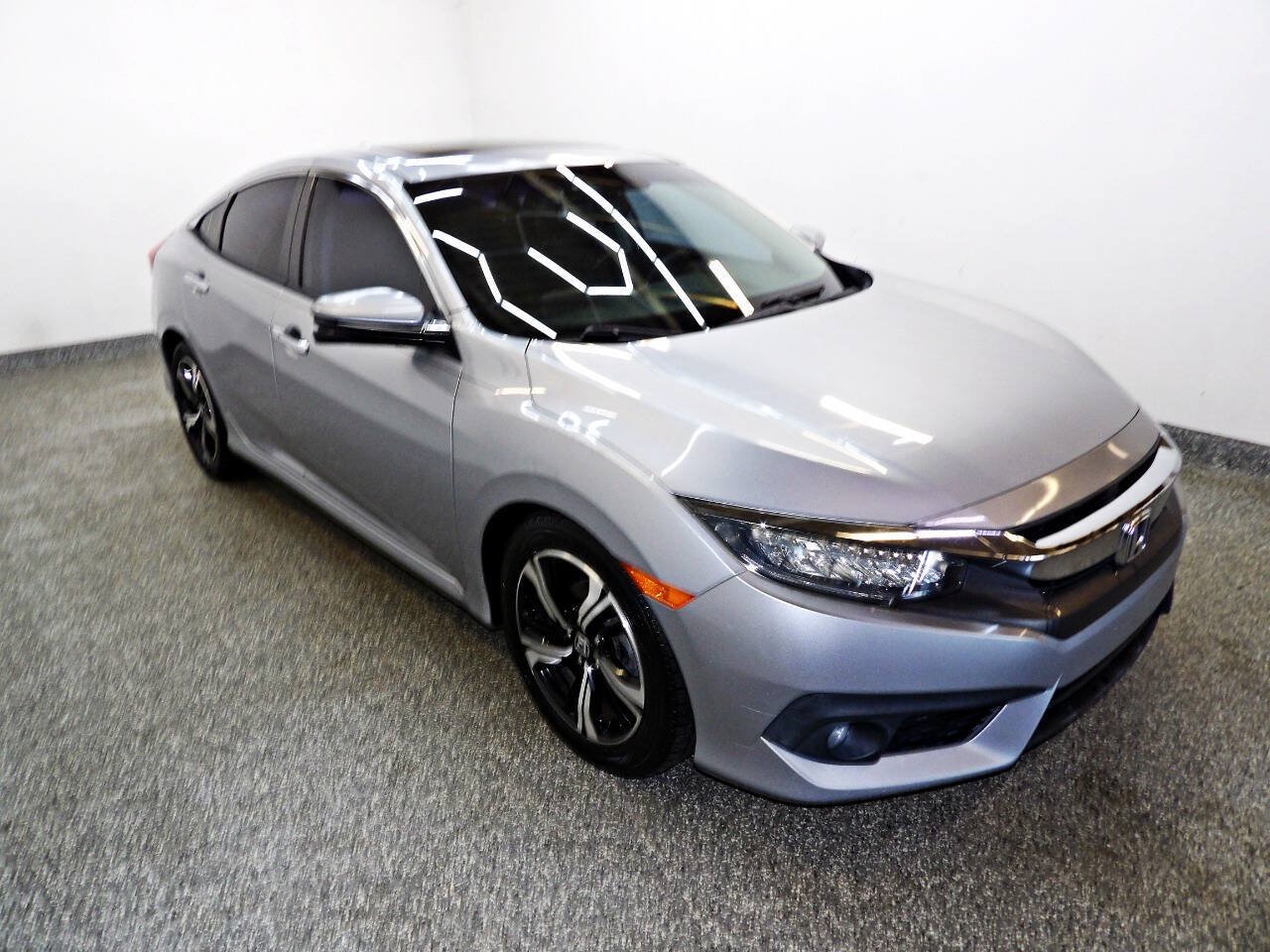 Used 2016 Honda Civic Touring image 3