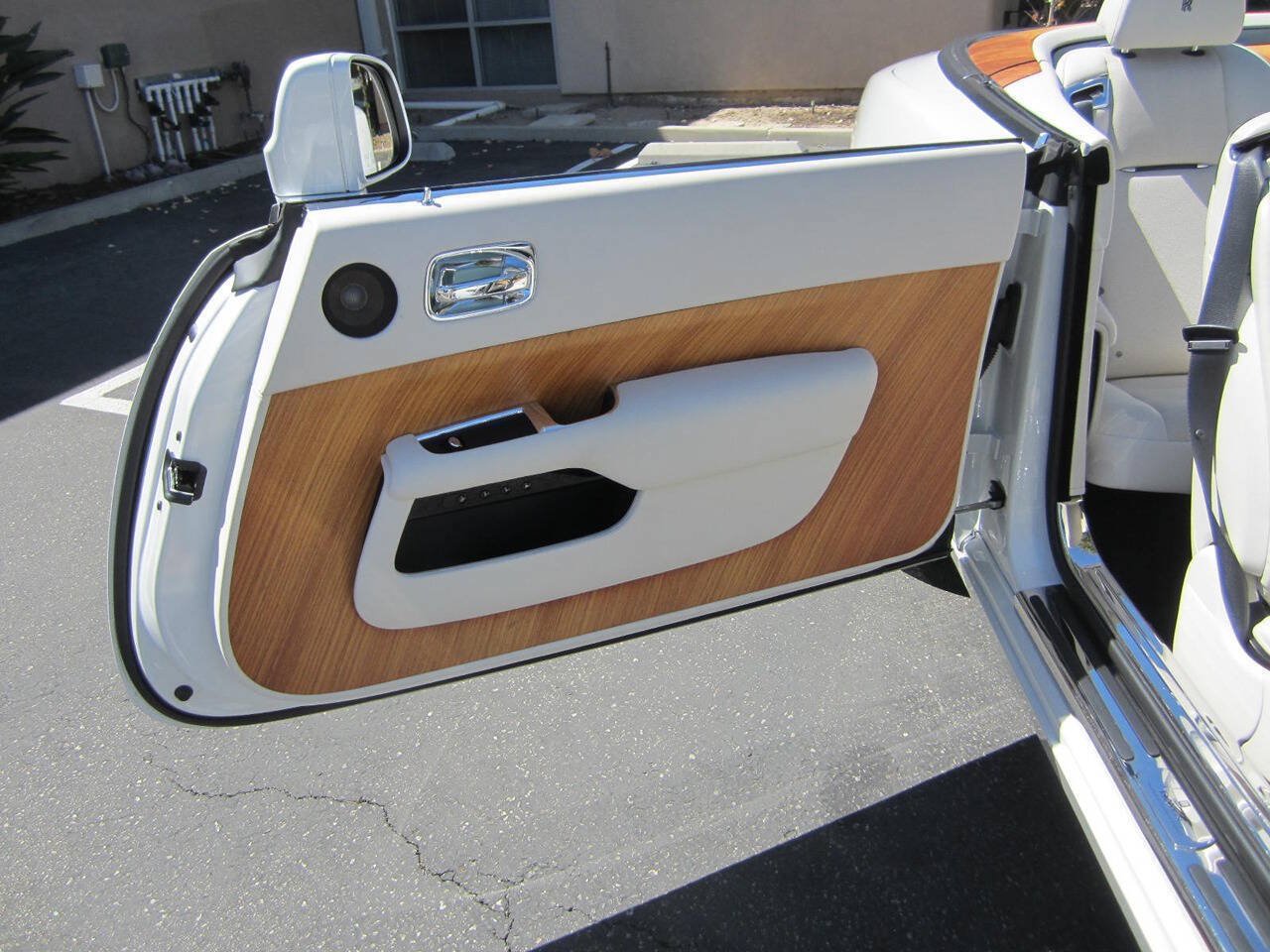 Used 2016 Rolls-Royce Dawn RWD image 29