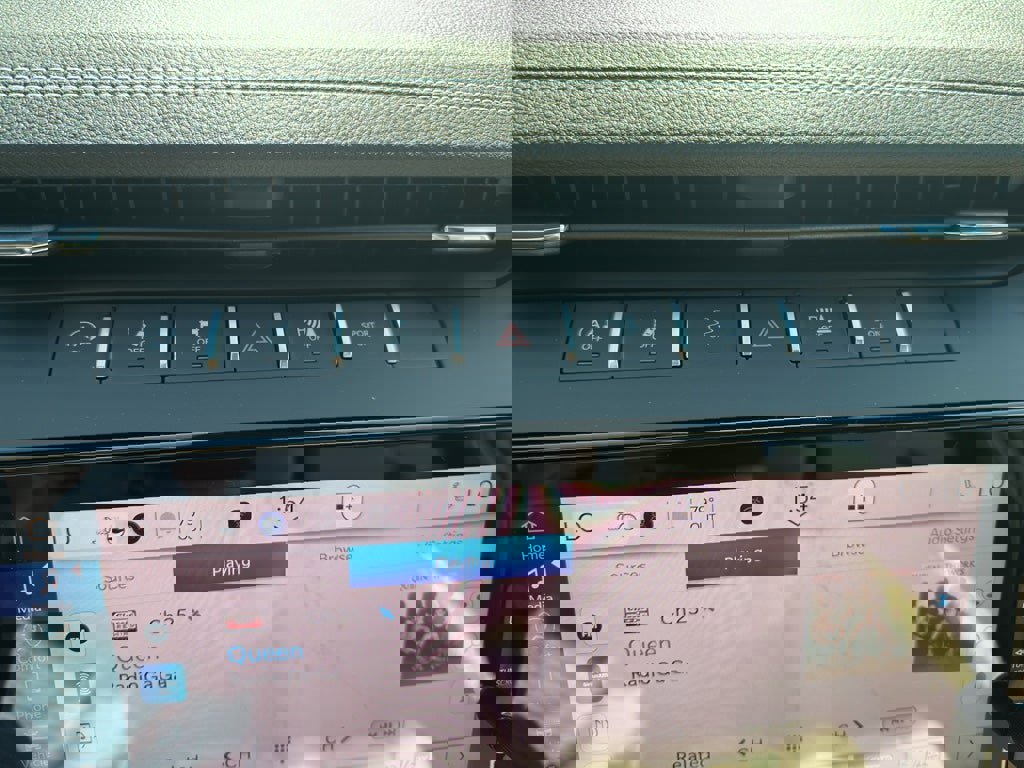 New 2026 Jeep Grand Cherokee Limited w/ Luxury Tech Group II image 15