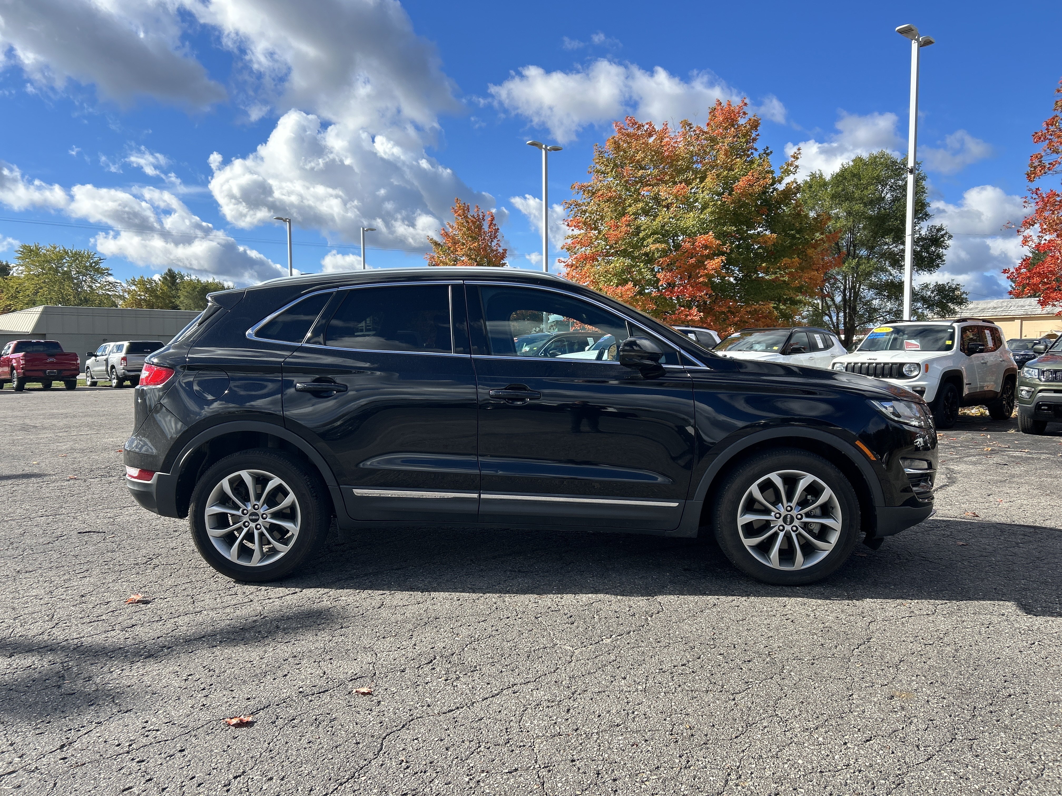 Used 2019 Lincoln MKC Select w/ Select Plus Package FWD image 3