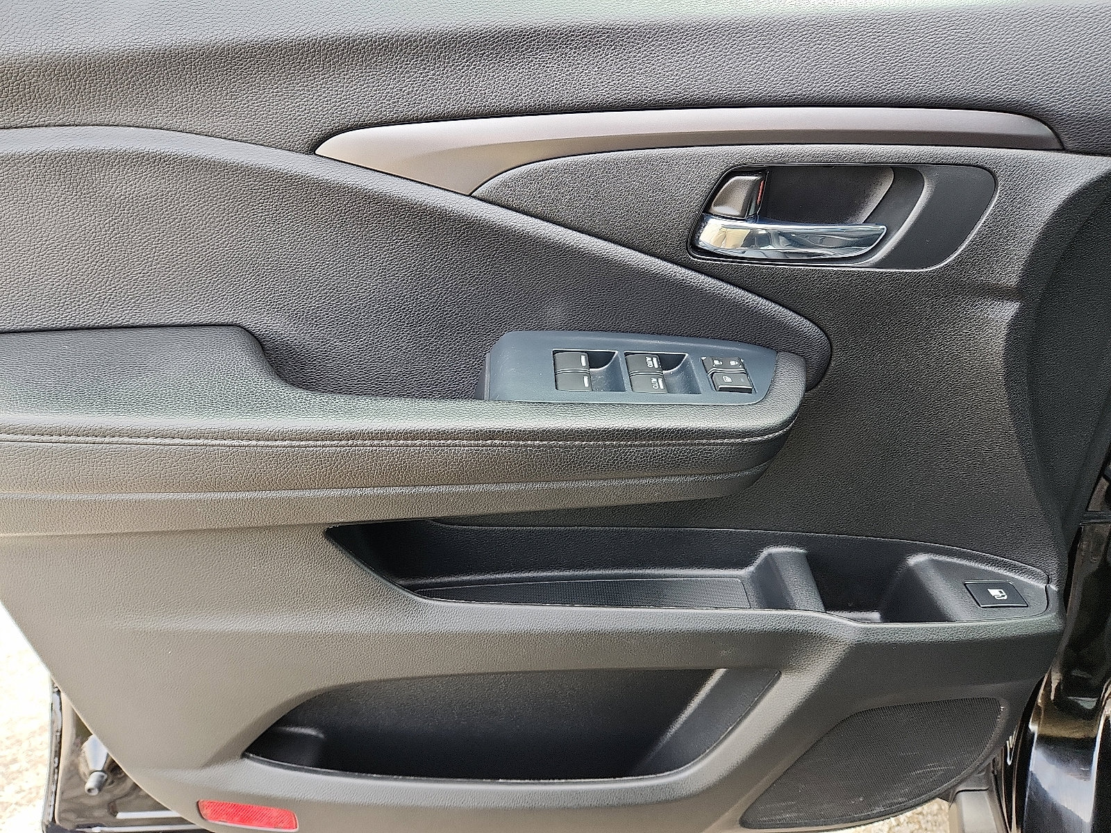 Used 2022 Honda Pilot Sport image 14