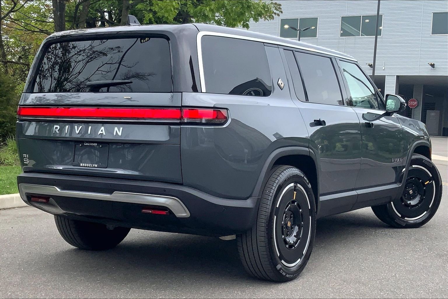 Used 2025 Rivian R1S Adventure AWD/4WD image 12