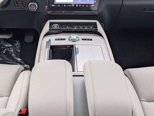 New 2026 Lincoln Navigator Reserve AWD/4WD image 18