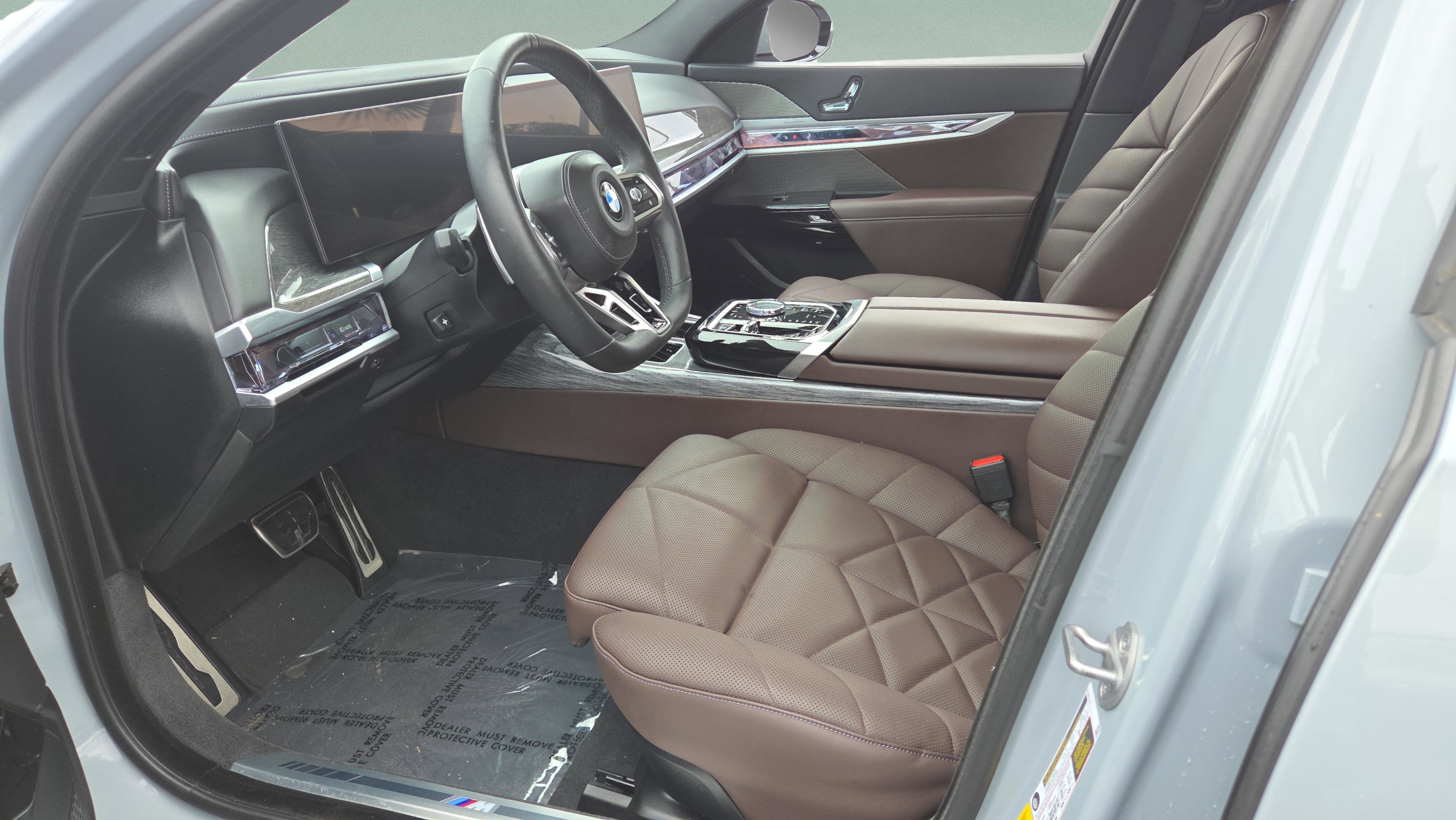 Used 2024 BMW 740i xDrive w/ Premium Package AWD/4WD image 9