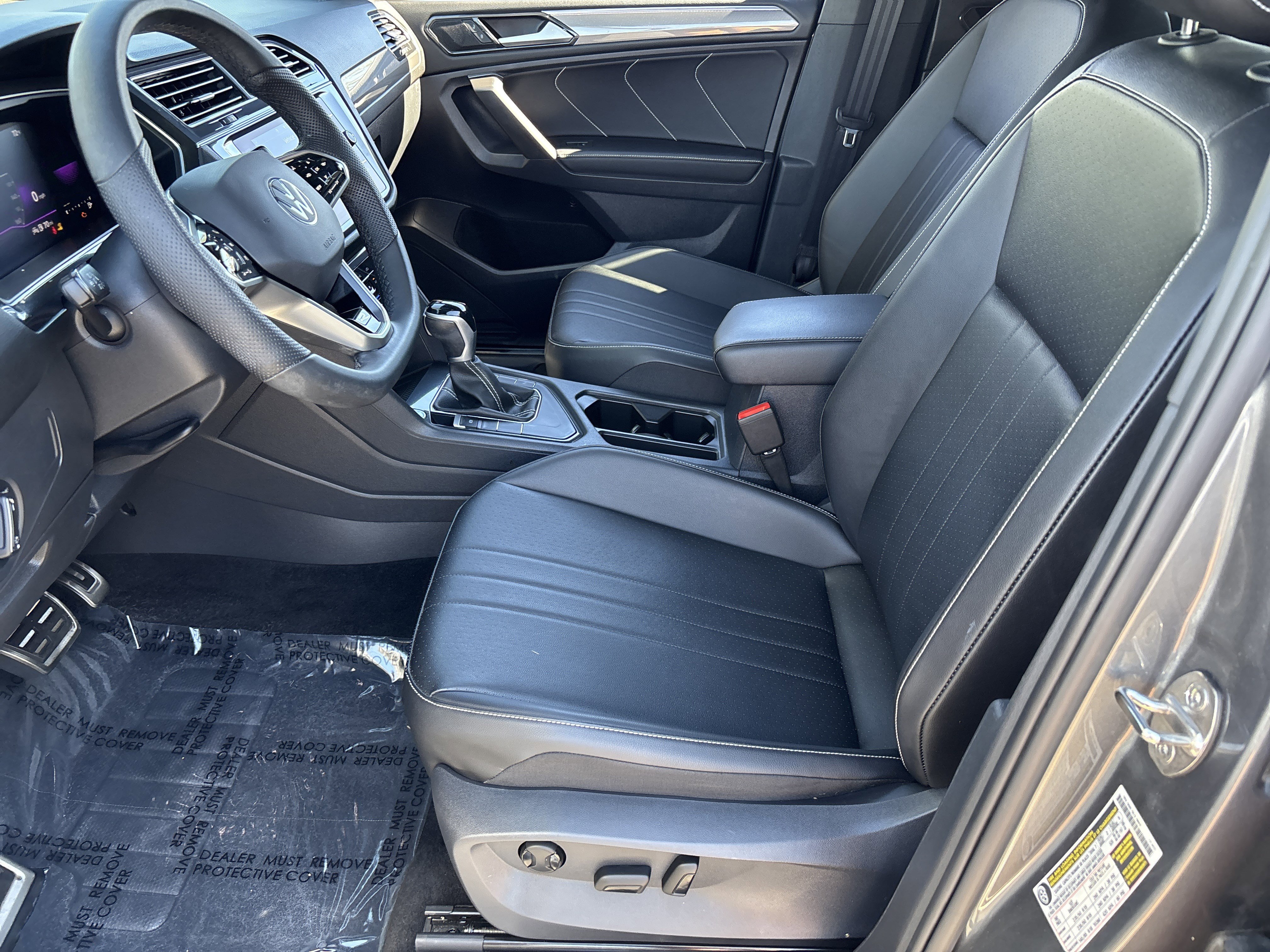 Used 2022 Volkswagen Tiguan SE R-Line image 18