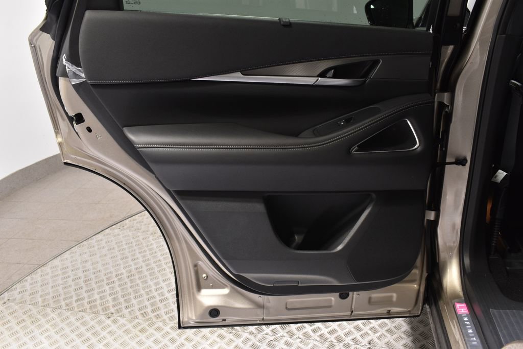 New 2026 INFINITI QX60 Luxe w/ Family Package image 29