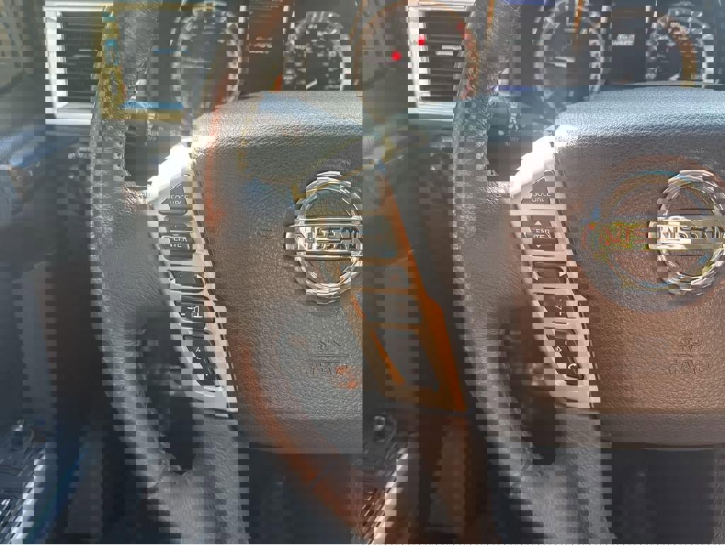 Used 2019 Nissan Titan SL w/ Chrome Package image 19