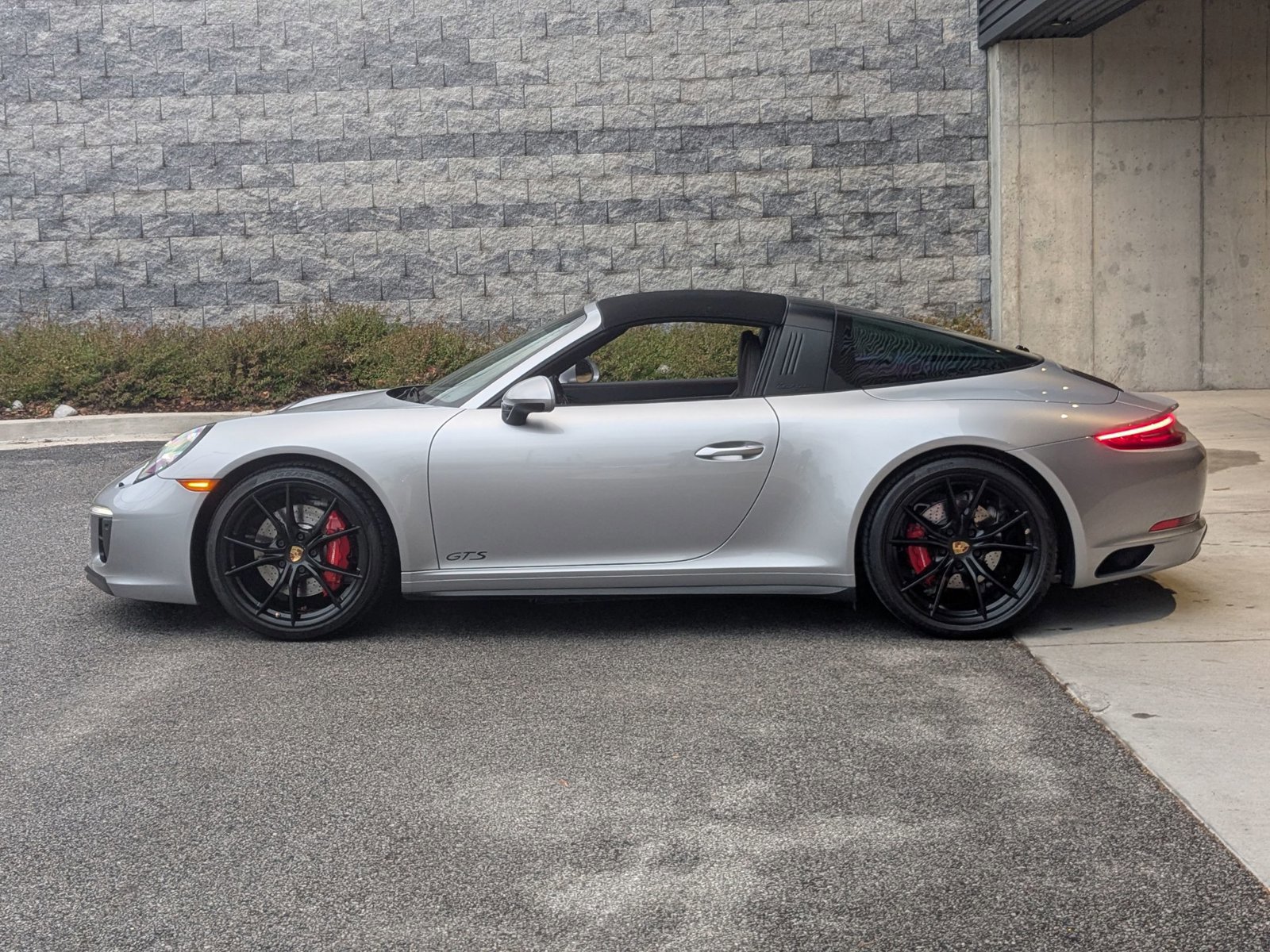 Used 2018 Porsche 911 Targa 4 GTS image 2
