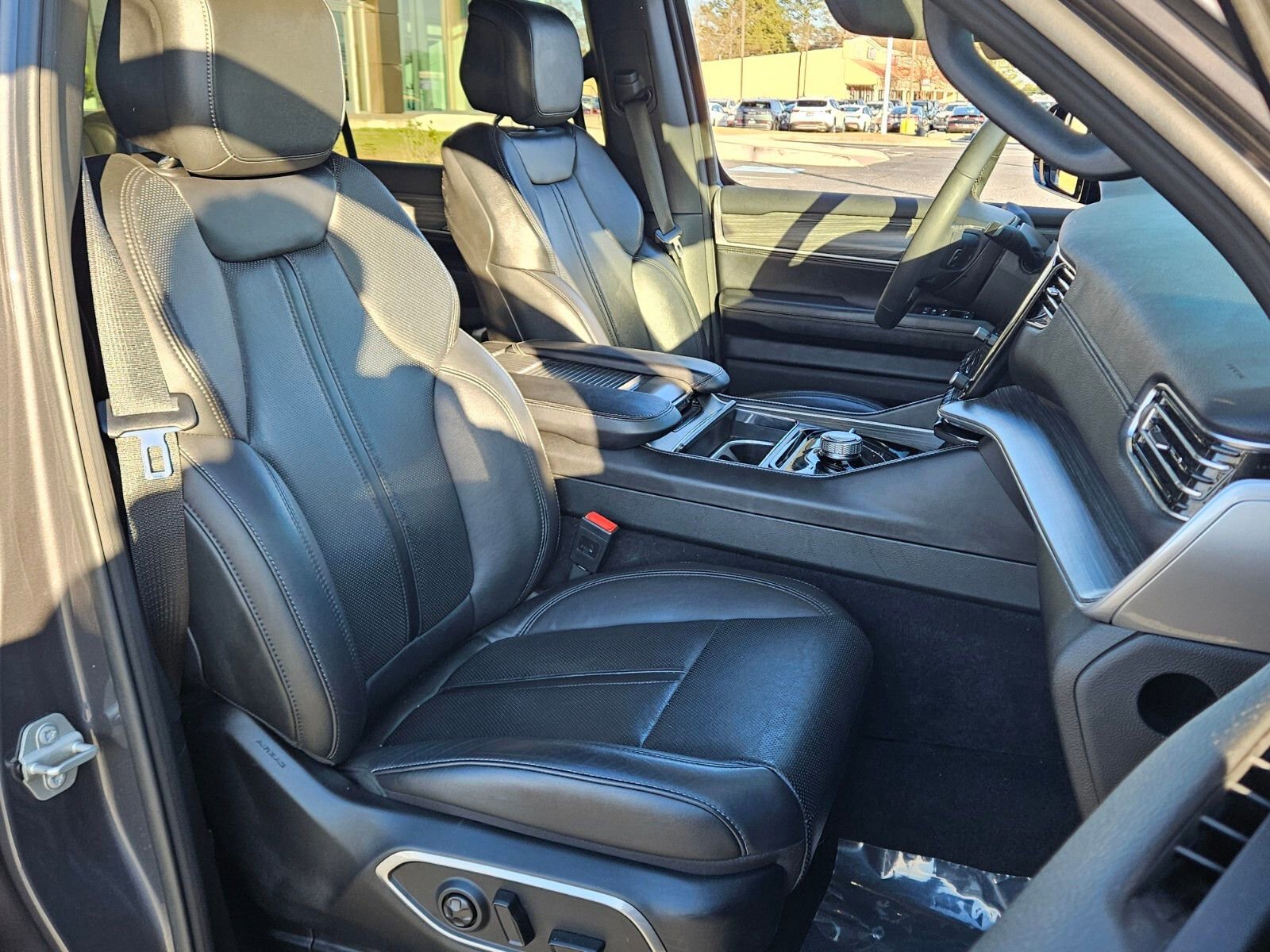 Used 2024 Jeep Wagoneer L Series II w/ Flexible Seating Group image 16