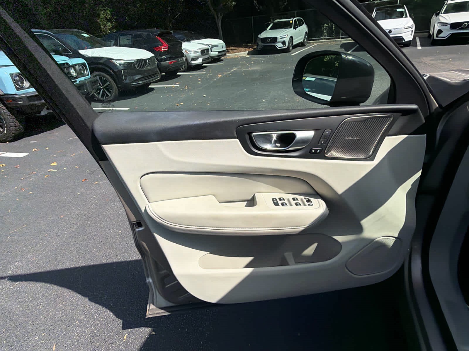 Used 2024 Volvo XC60 B5 Plus w/ Protection Package Premier AWD/4WD image 23
