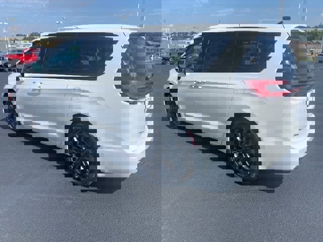 New 2026 Chrysler Pacifica Select image 6