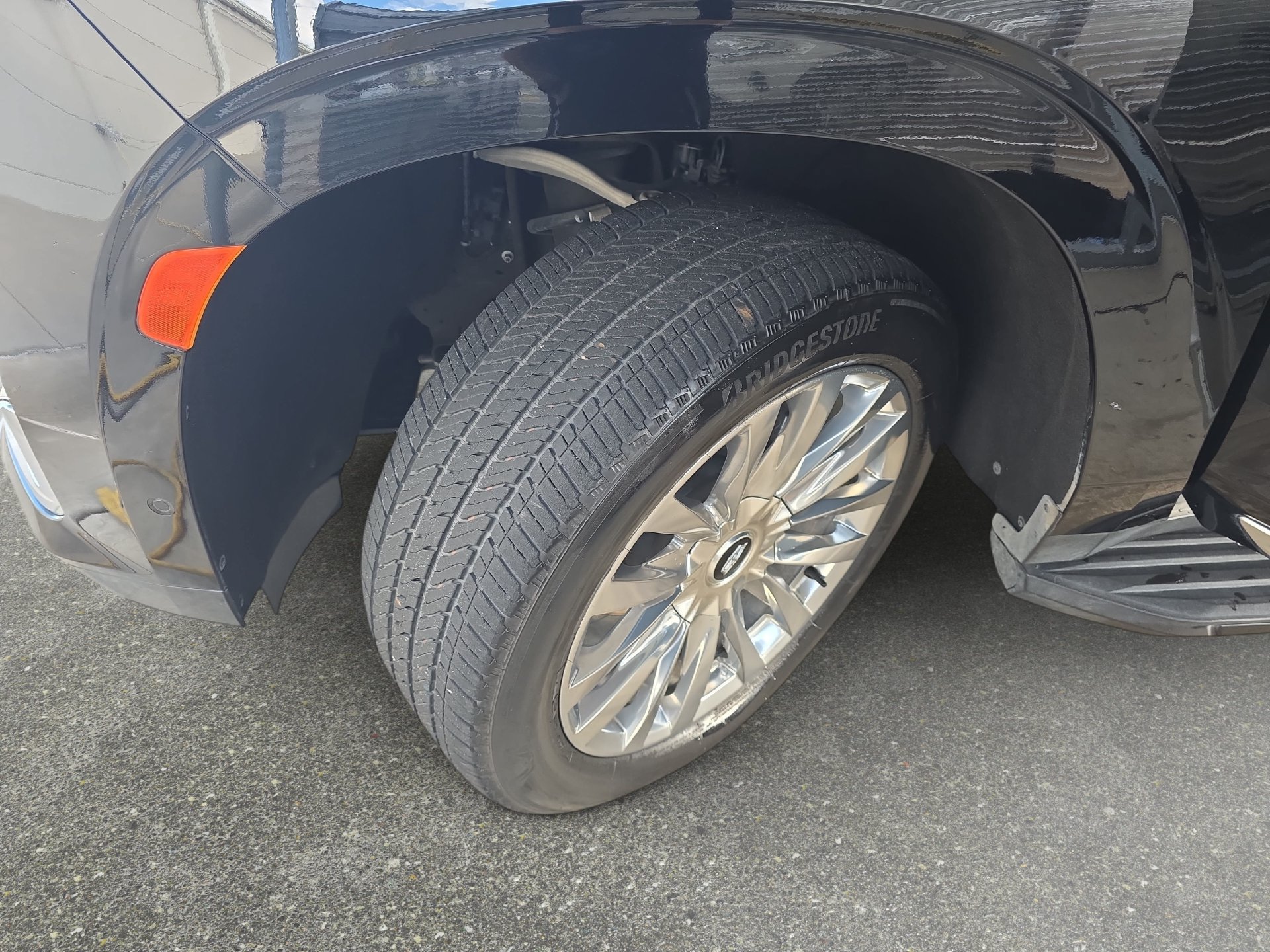 Used 2024 Cadillac Escalade Premium Luxury RWD image 31