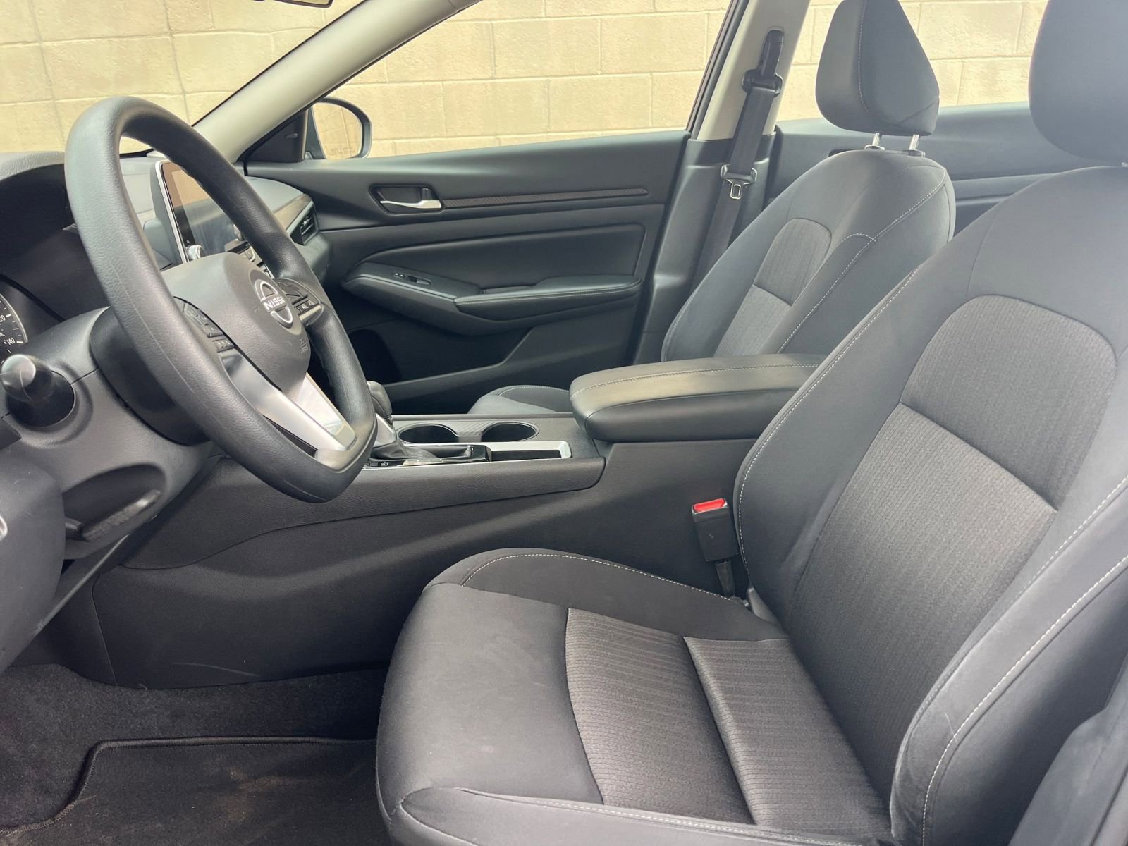 Used 2025 Nissan Altima 2.5 SV image 25