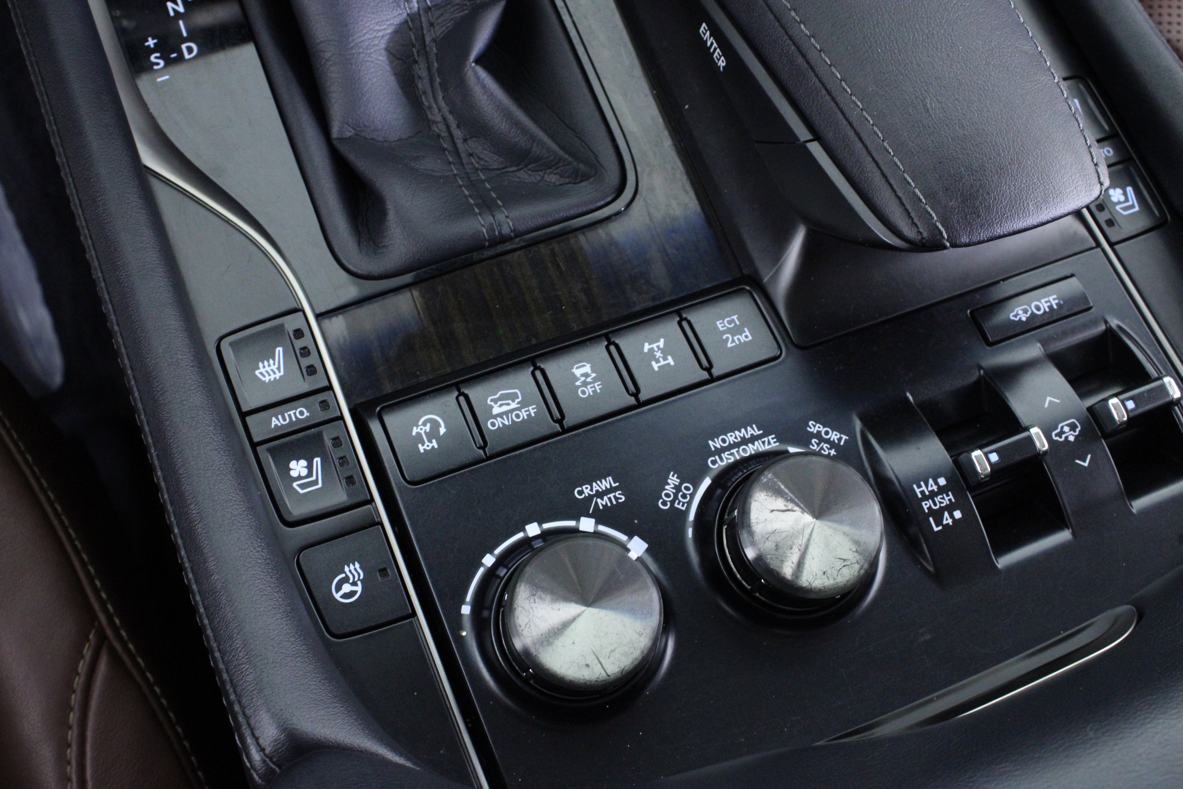 Used 2017 Lexus LX 570 4WD w/ Luxury Package image 30