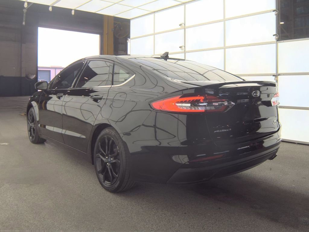 Used 2019 Ford Fusion SE w/ Equipment Group 151A image 4