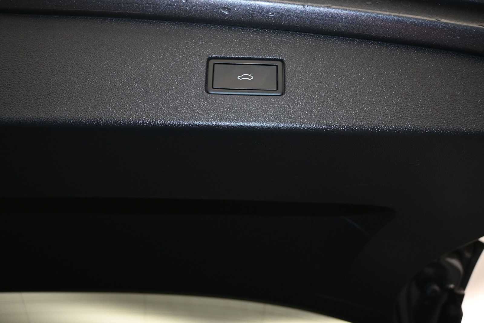 Used 2021 Volkswagen Tiguan SEL AWD/4WD image 26