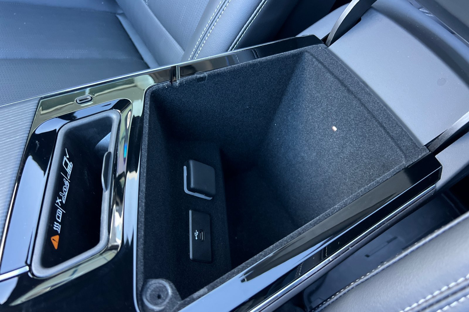 Certified 2026 Cadillac Lyriq Luxury w/ LPO, Floor Liner Package RWD image 29