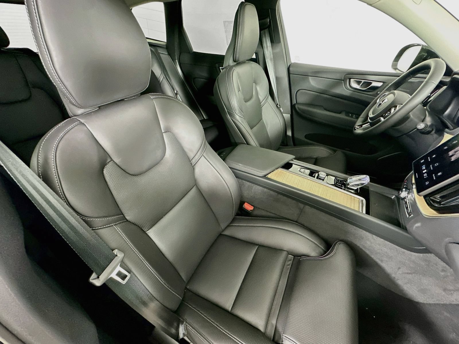 New 2026 Volvo XC60 T8 Ultra w/ Protection Package Premier AWD/4WD image 45