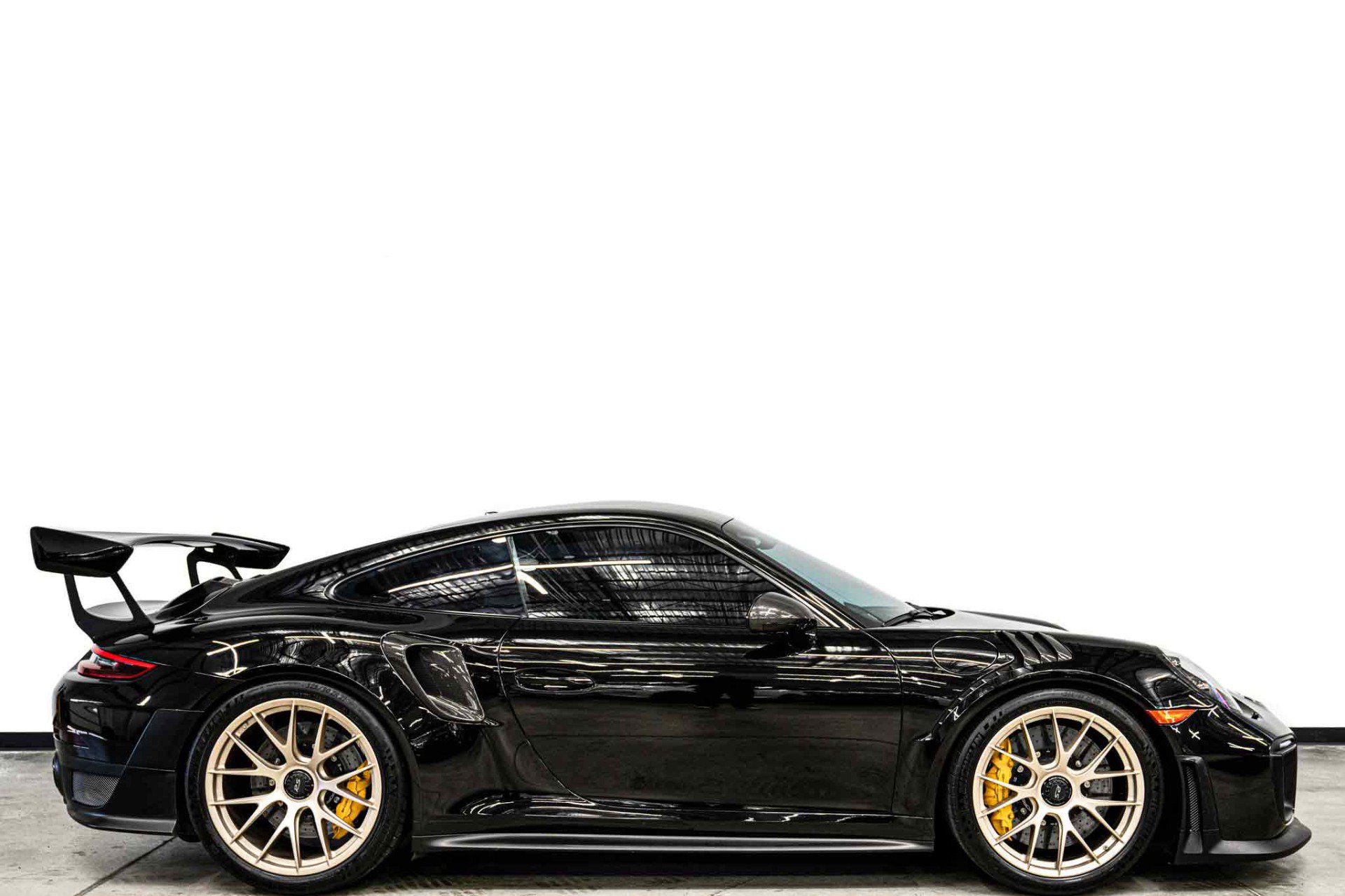 Used 2018 Porsche 911 GT2 RS RWD image 2