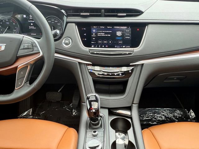 Used 2026 Cadillac XT5 Premium Luxury w/ Driver Assist Package image 3