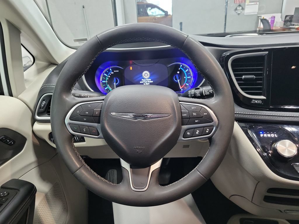 Used 2023 Chrysler Pacifica Touring-L FWD image 29