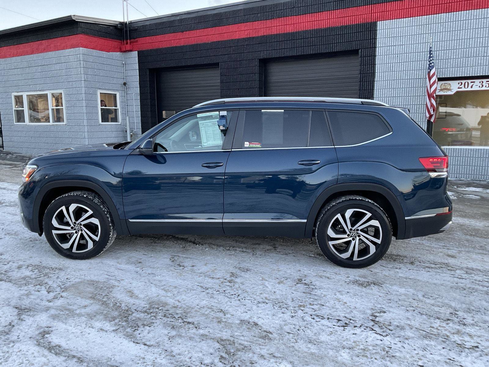 Used 2022 Volkswagen Atlas SEL image 2