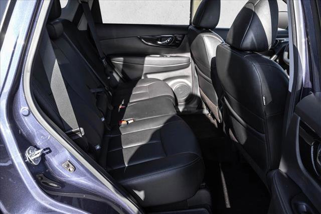 Used 2020 Nissan Rogue SL w/ Premium Package image 22