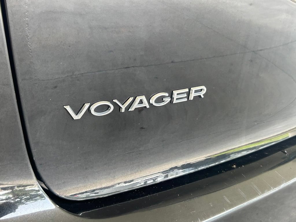 Used 2021 Chrysler Voyager Lxi FWD image 17
