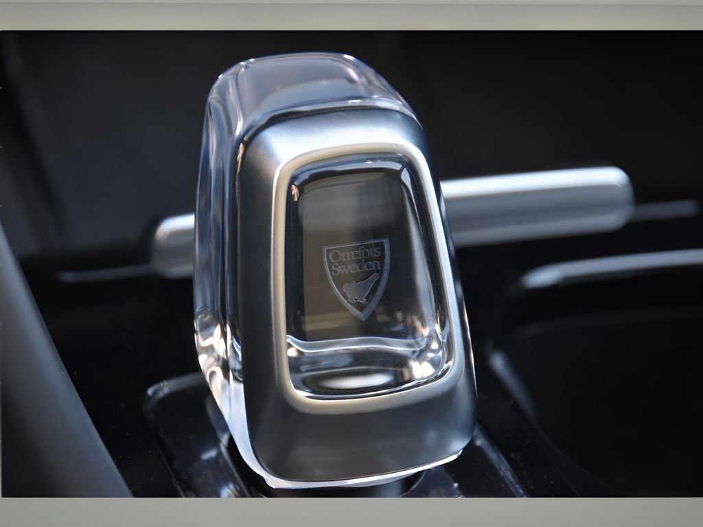 Used 2025 Volvo XC40 B5 Plus w/ Protection Package Premier image 29