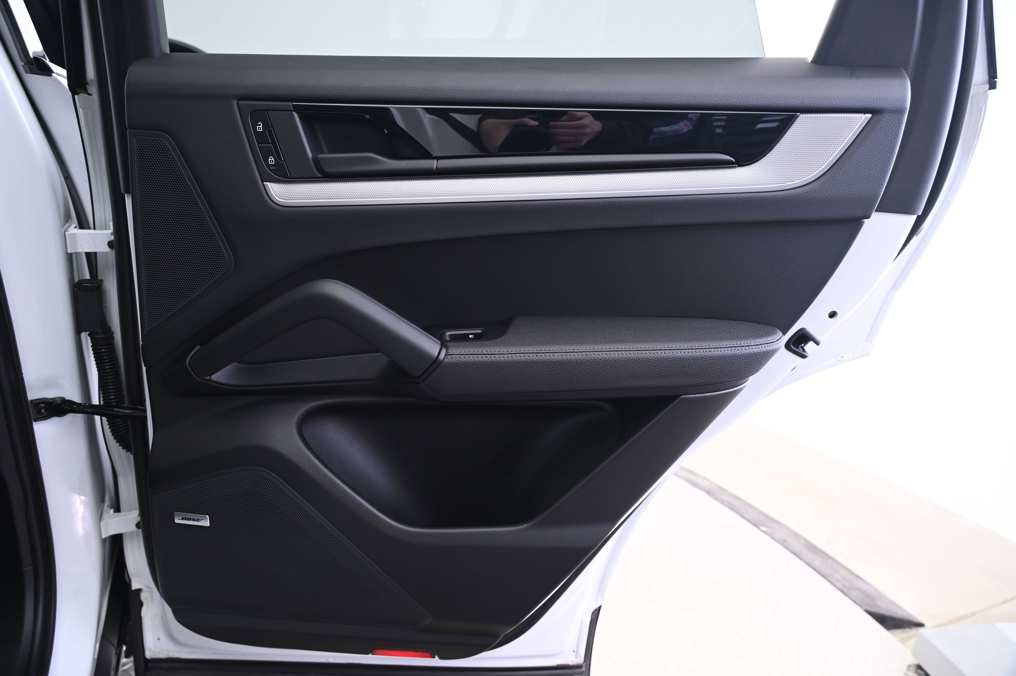 Certified 2025 Porsche Cayenne E-Hybrid image 16