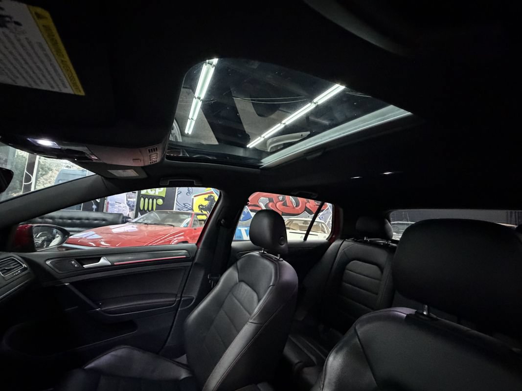 Used 2019 Volkswagen GTI SE FWD image 29