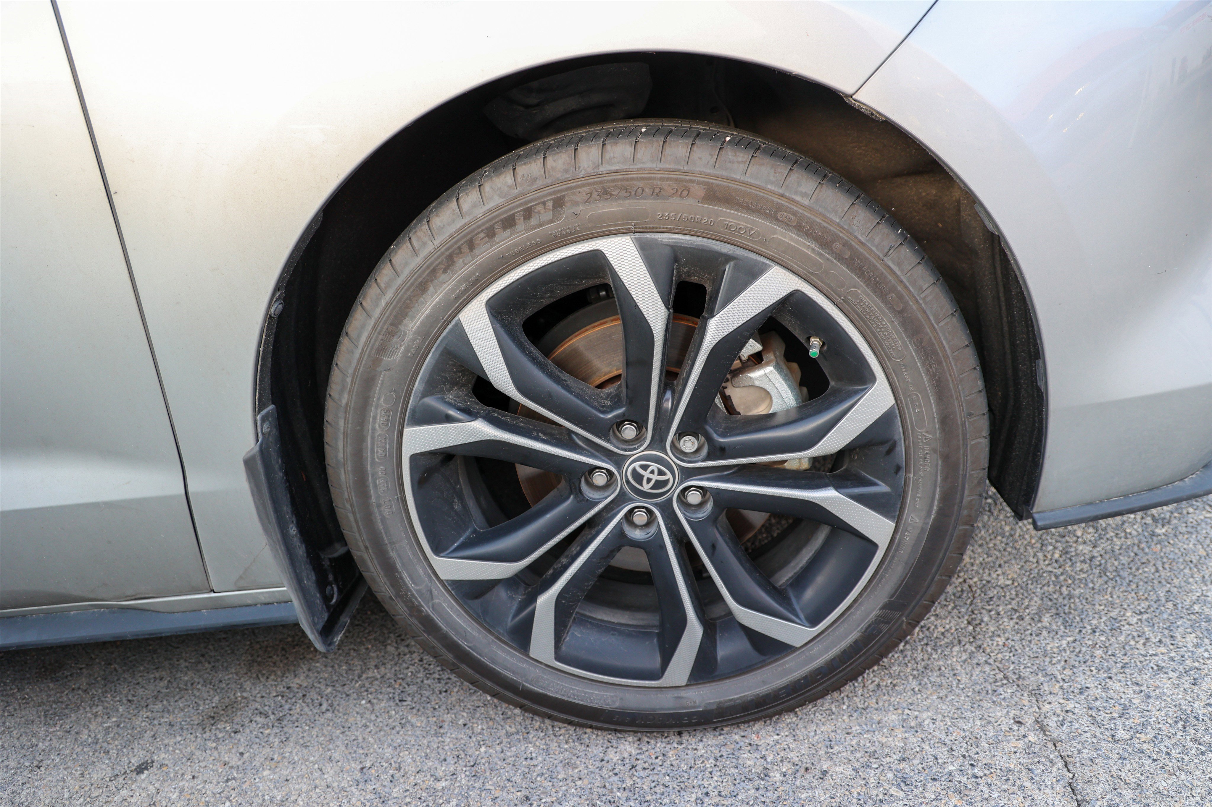 Used 2025 Toyota Sienna Platinum FWD image 14