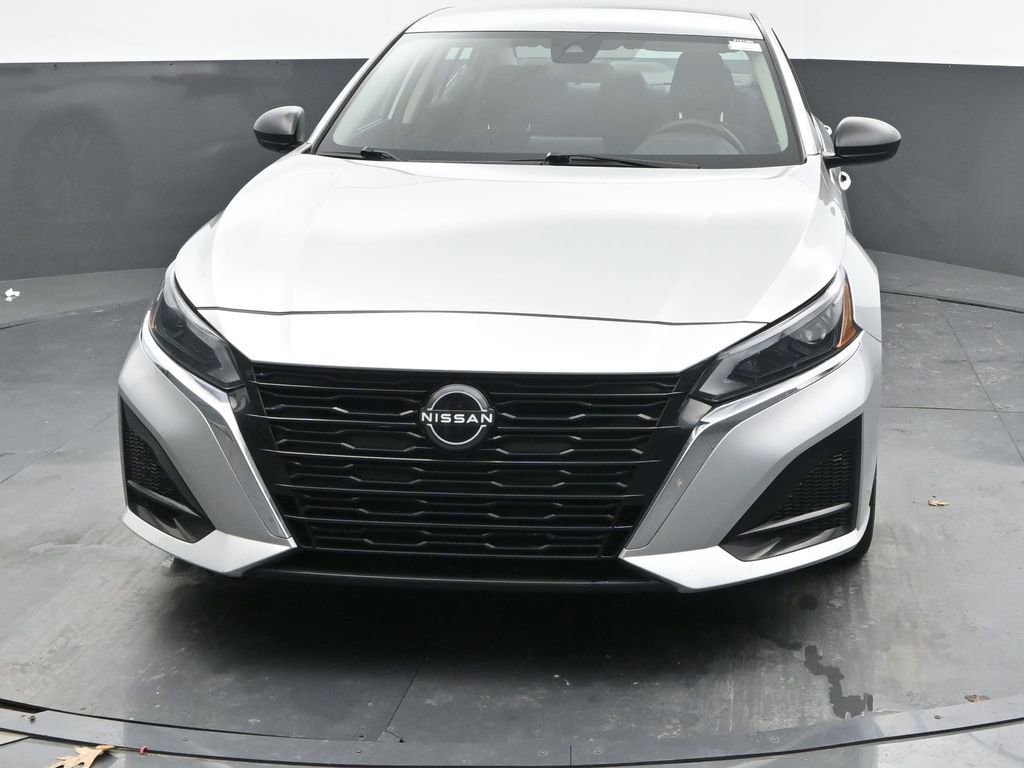 Used 2024 Nissan Altima 2.5 SV FWD image 4