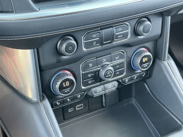 Used 2023 Chevrolet Suburban Premier image 17