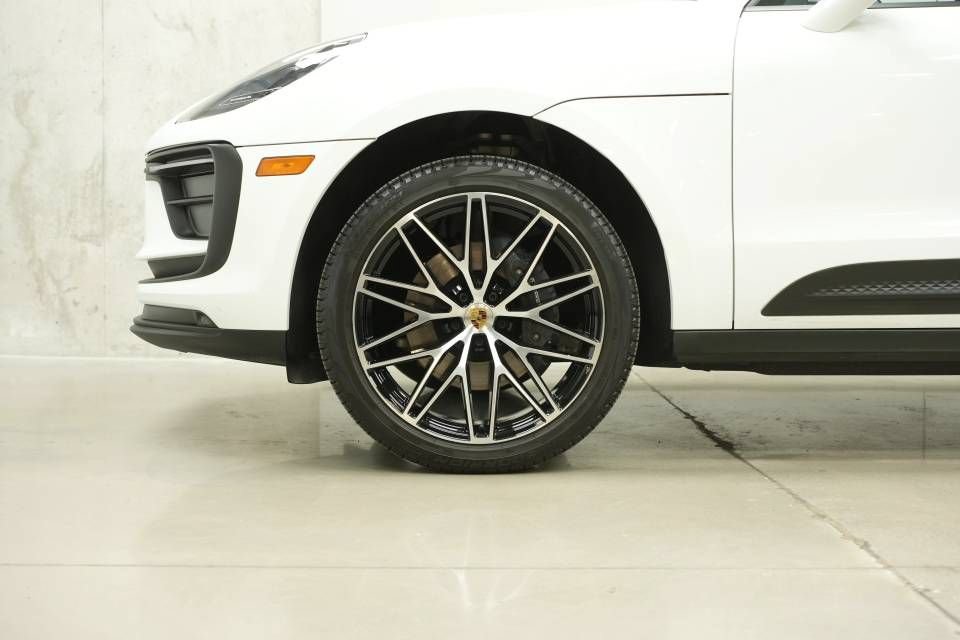 Certified 2026 Porsche Macan AWD/4WD image 45