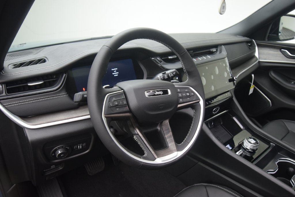 New 2027 Jeep Grand Cherokee L Limited AWD/4WD image 36