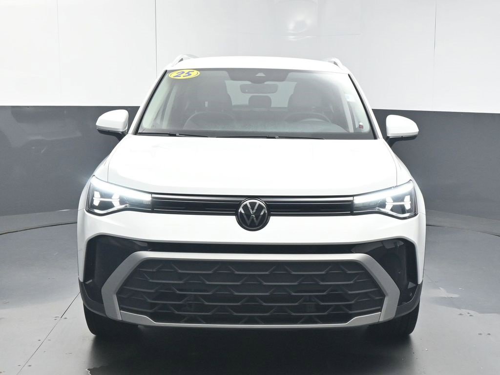 Used 2025 Volkswagen Taos SE image 3