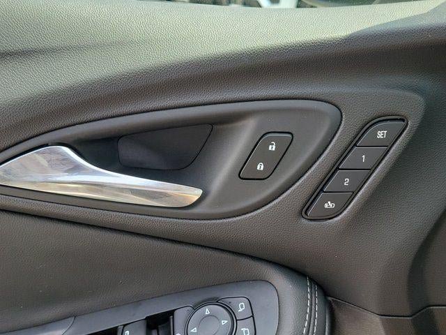 Used 2023 Buick Encore GX Essence w/ Experience Buick Package FWD image 16