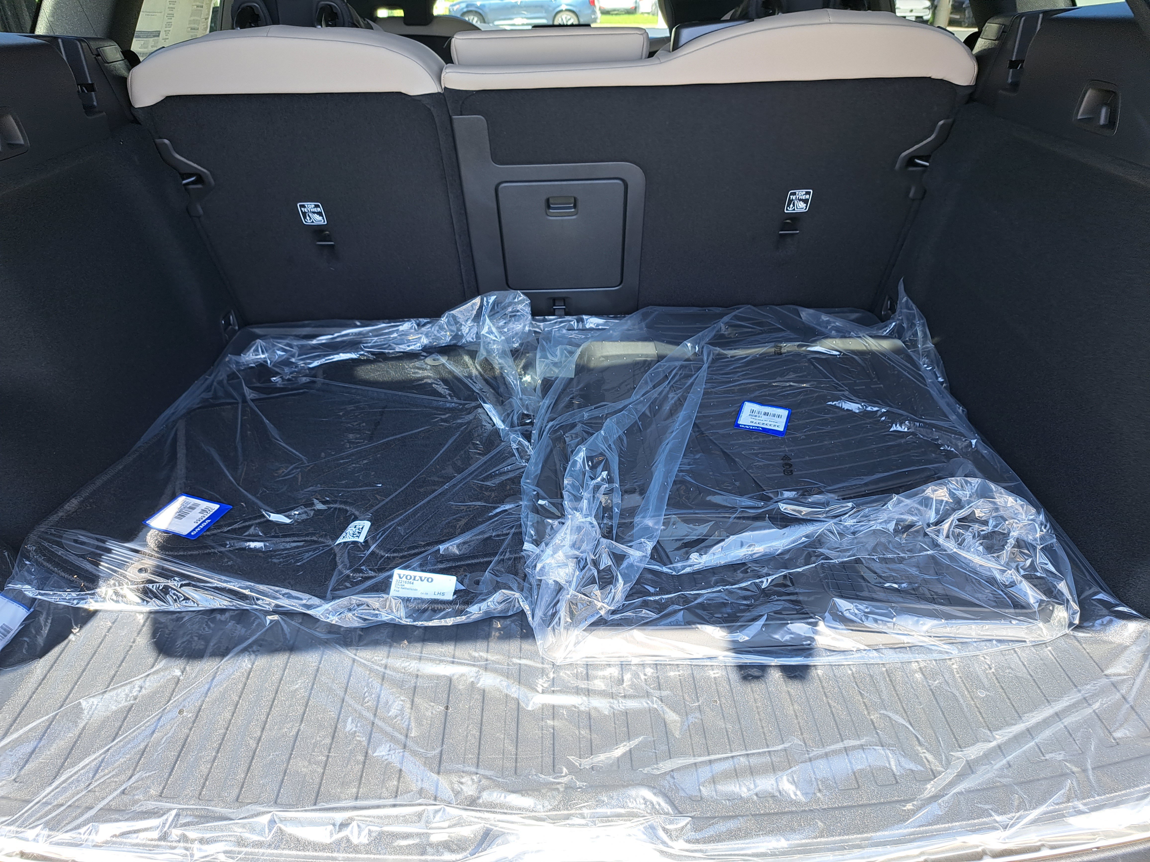 New 2026 Volvo XC60 B5 Plus w/ Protection Package Premier AWD/4WD image 8