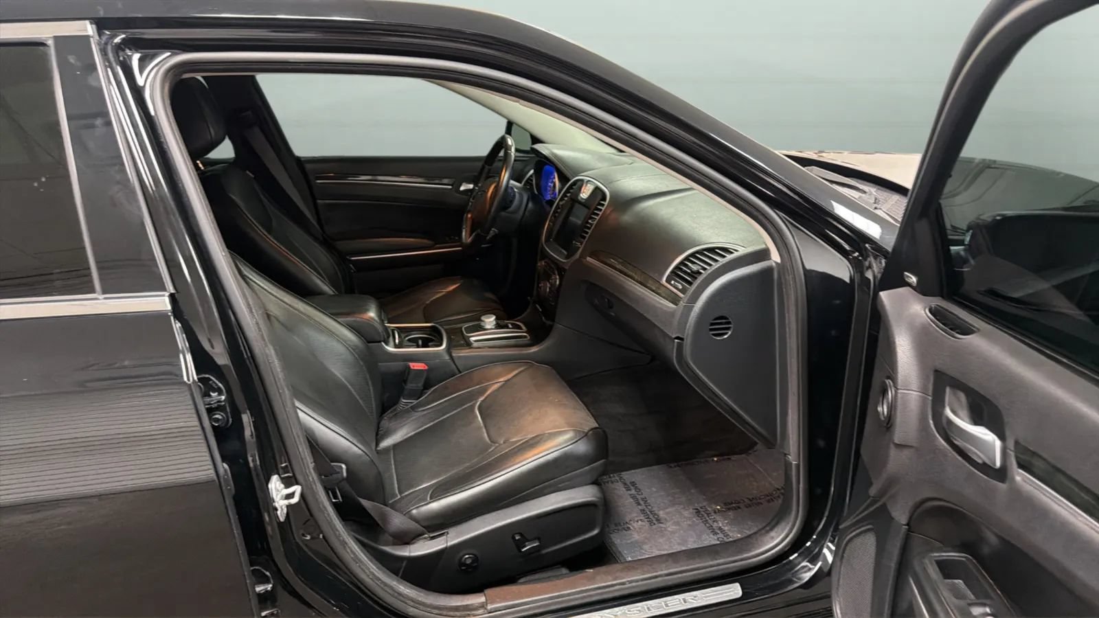 Used 2016 Chrysler 300 C RWD image 22
