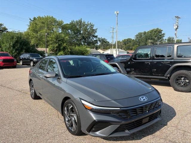 Used 2024 Hyundai Elantra Limited FWD image 7