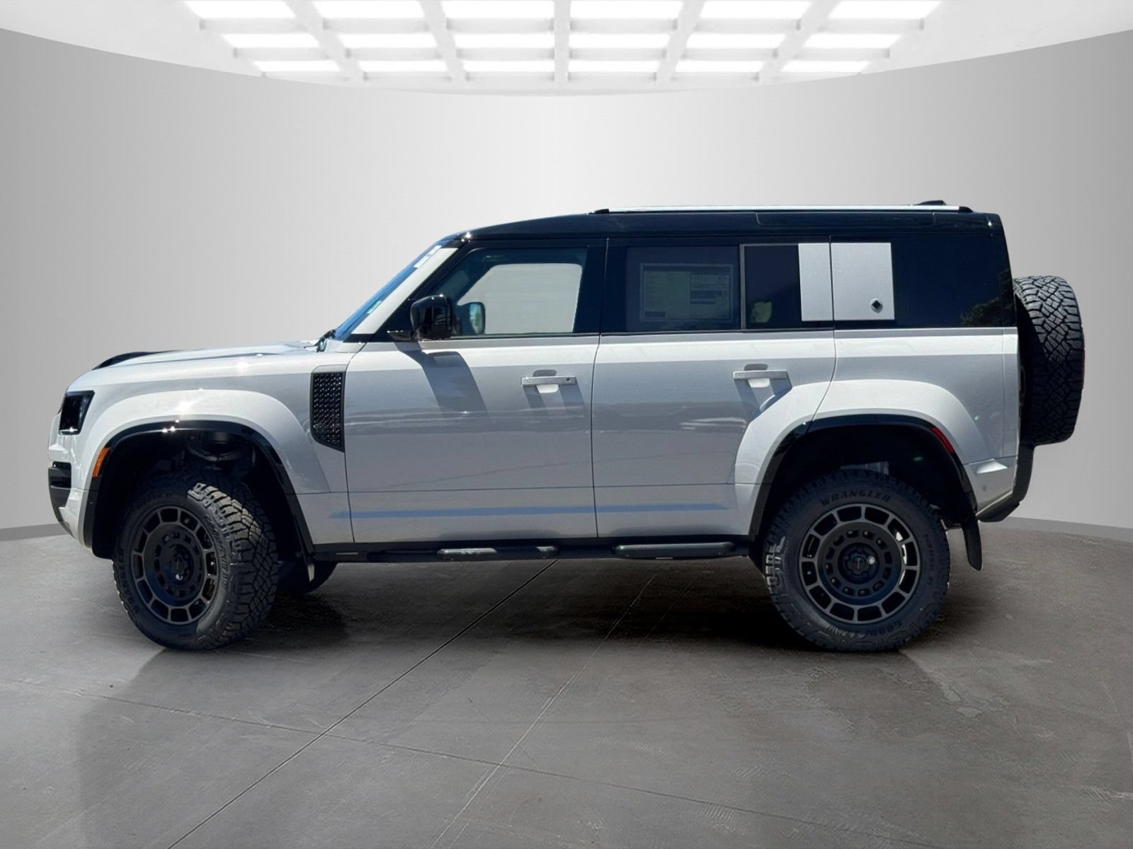 New 2026 Land Rover Defender 110 OCTA AWD/4WD image 8