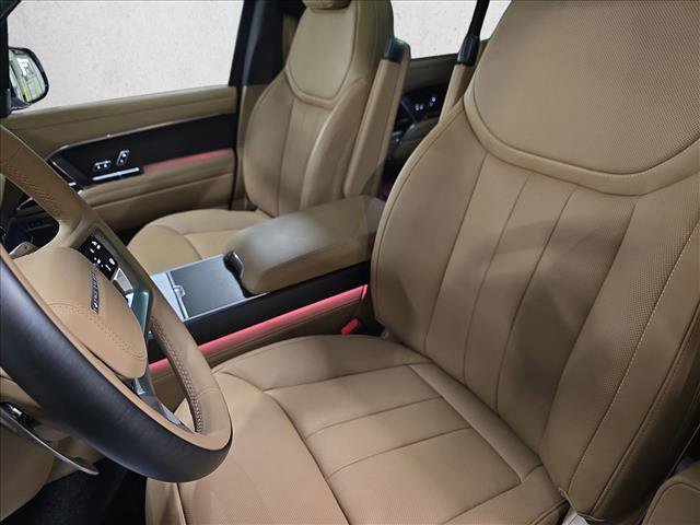New 2025 Land Rover Range Rover Long Wheelbase SE image 17