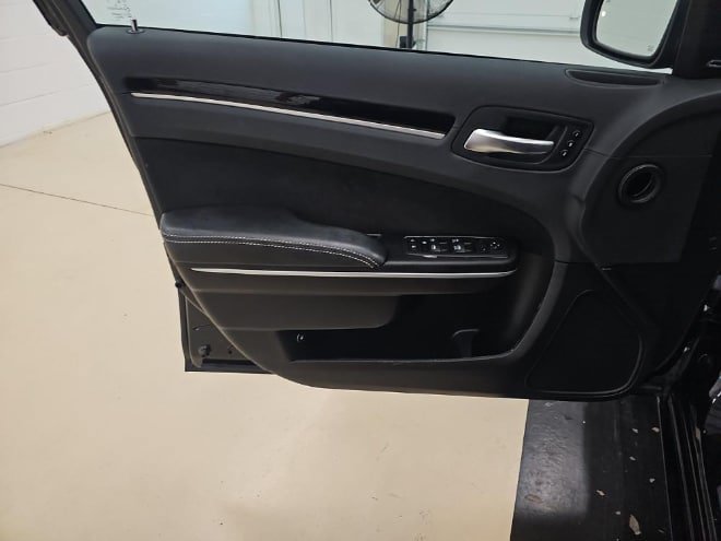 Used 2023 Chrysler 300 C RWD image 9