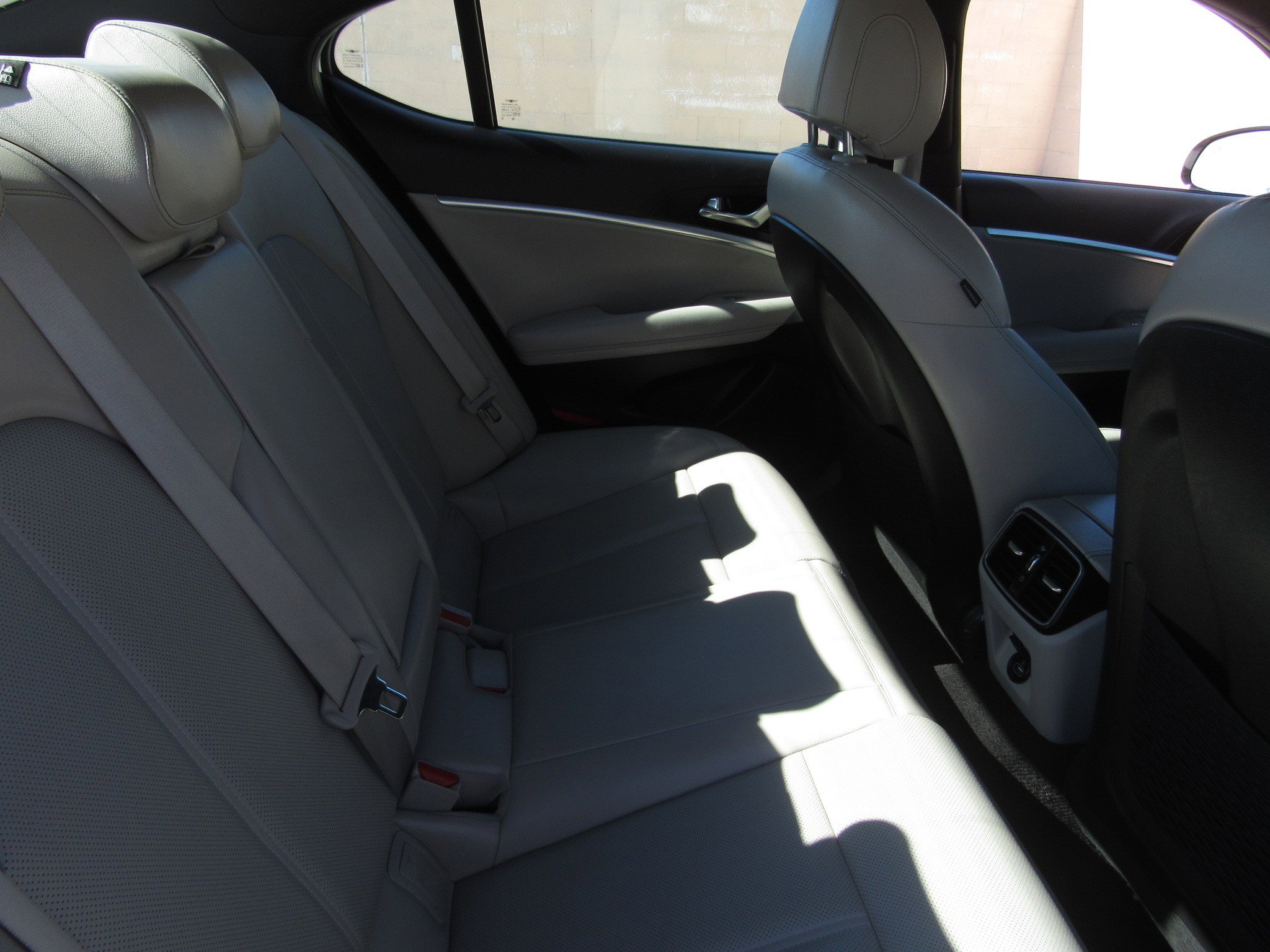 Used 2023 Genesis G70 2.0T image 11
