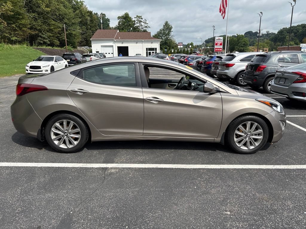 Used 2015 Hyundai Elantra SE w/ Option Group 02 FWD image 6